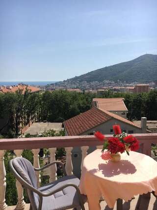 Хостелы Sunny Hostel Будва Двухместный номер с 1 кроватью и балконом, вид на море-2