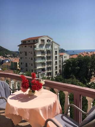 Хостелы Sunny Hostel Будва Двухместный номер с 1 кроватью и балконом, вид на море-5