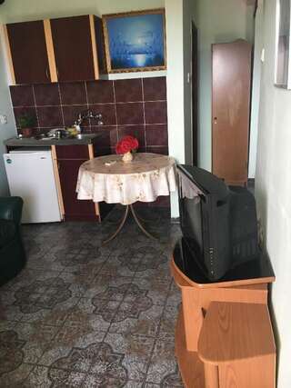 Хостелы Sunny Hostel Будва Двухместный номер с 1 кроватью и балконом, вид на море-12